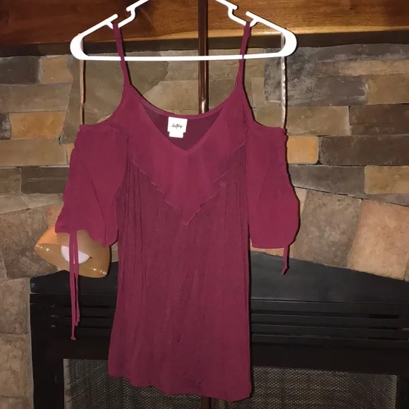 đź‘‹Burgundy Cold Shoulder Blouse size M - Picture 1 of 7